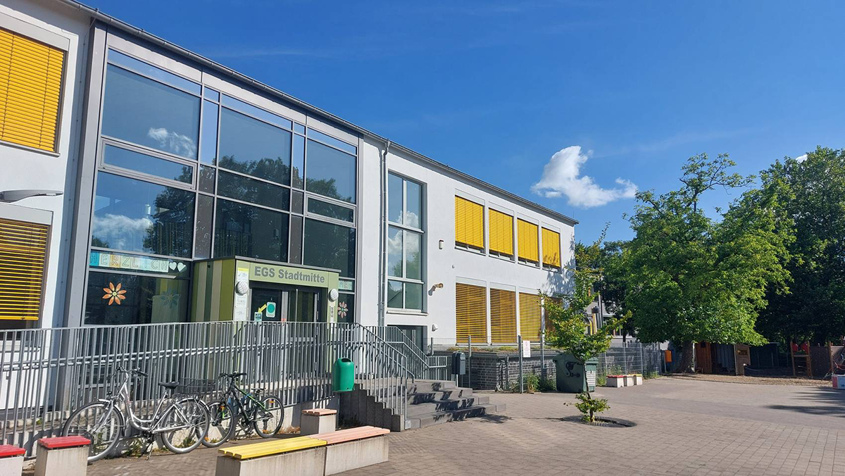 Frontansicht der sanierten EGS Stadtmitte in Eschweiler.